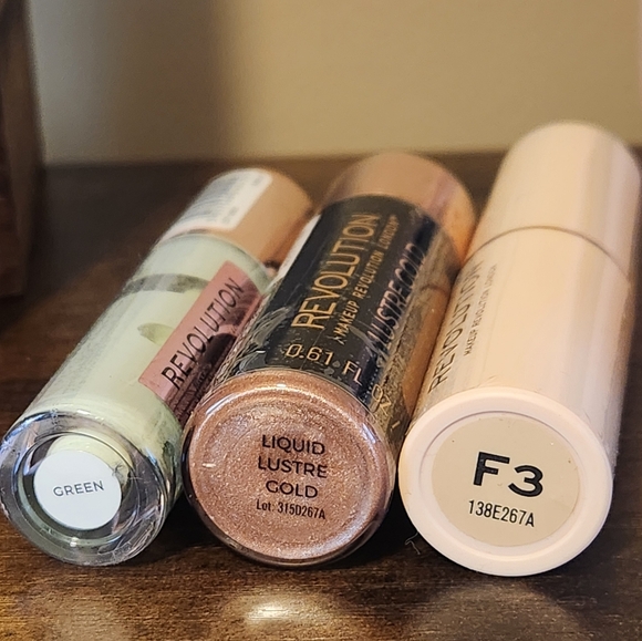 MAKEUP BEAUTY BUNDLE 10pc REVOLUTION - Picture 4 of 8